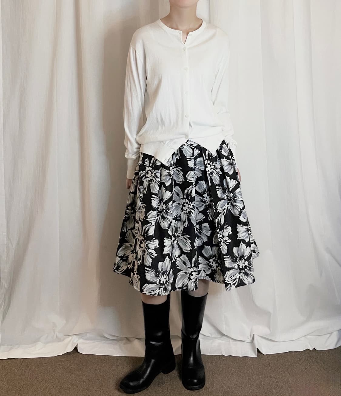 Flower Pleats Midi Skirt - Black 상품이미지2