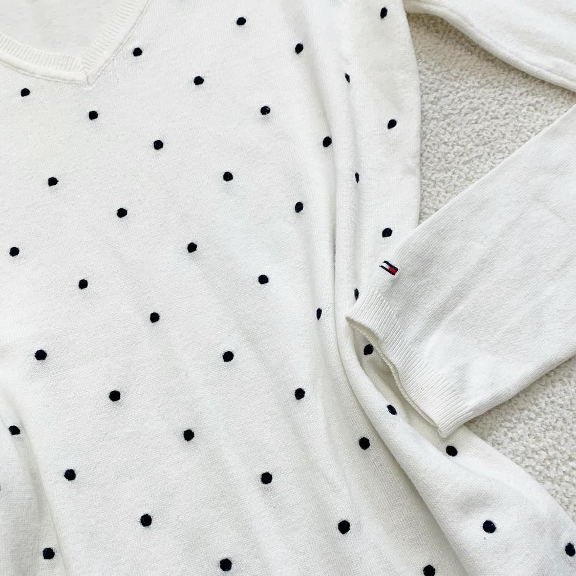타미힐피거 폴카도트 브이넥 니트 상품이미지2