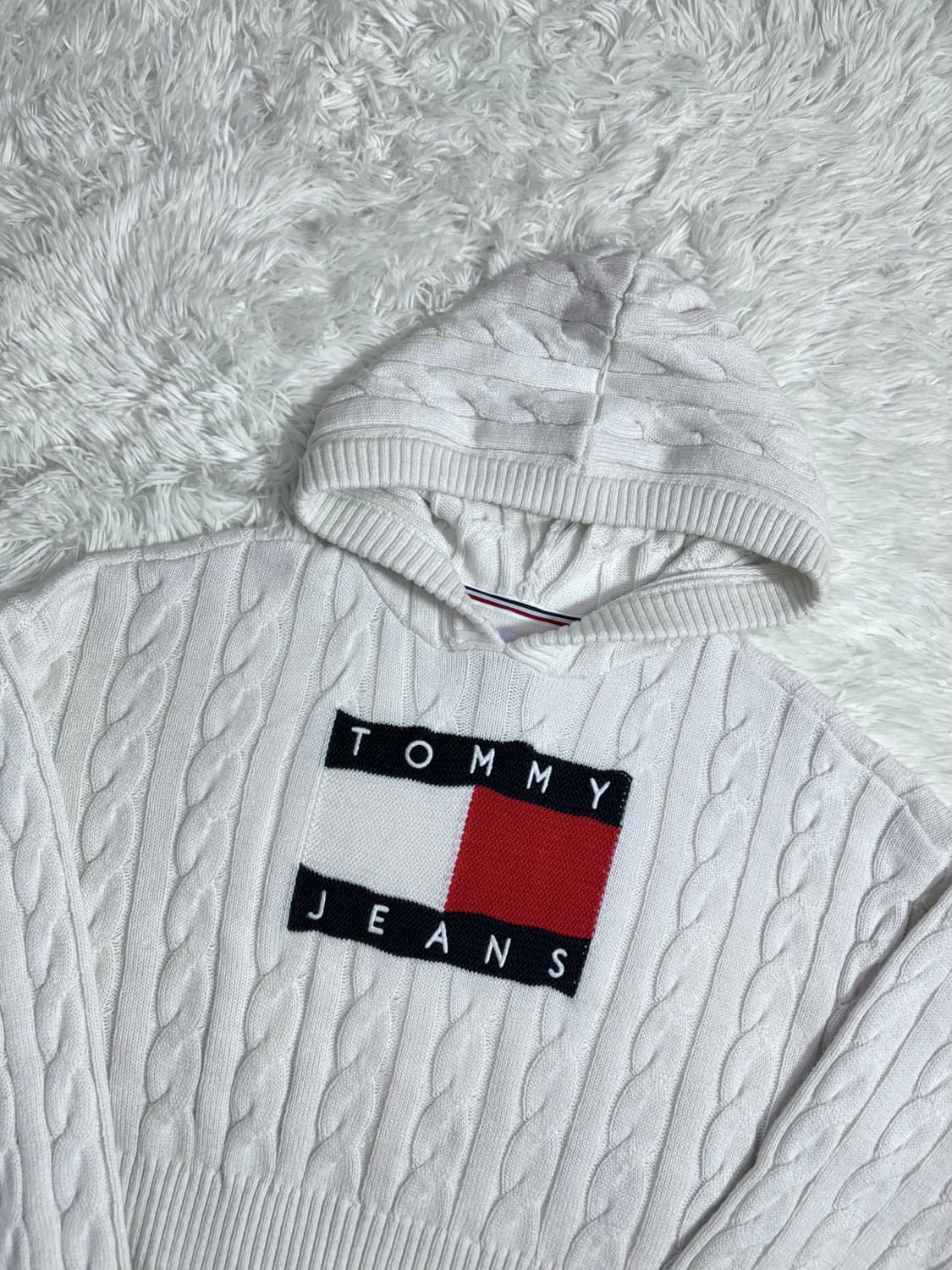 타미힐피거 화이트 꽈배기 니트 후드  상품이미지4