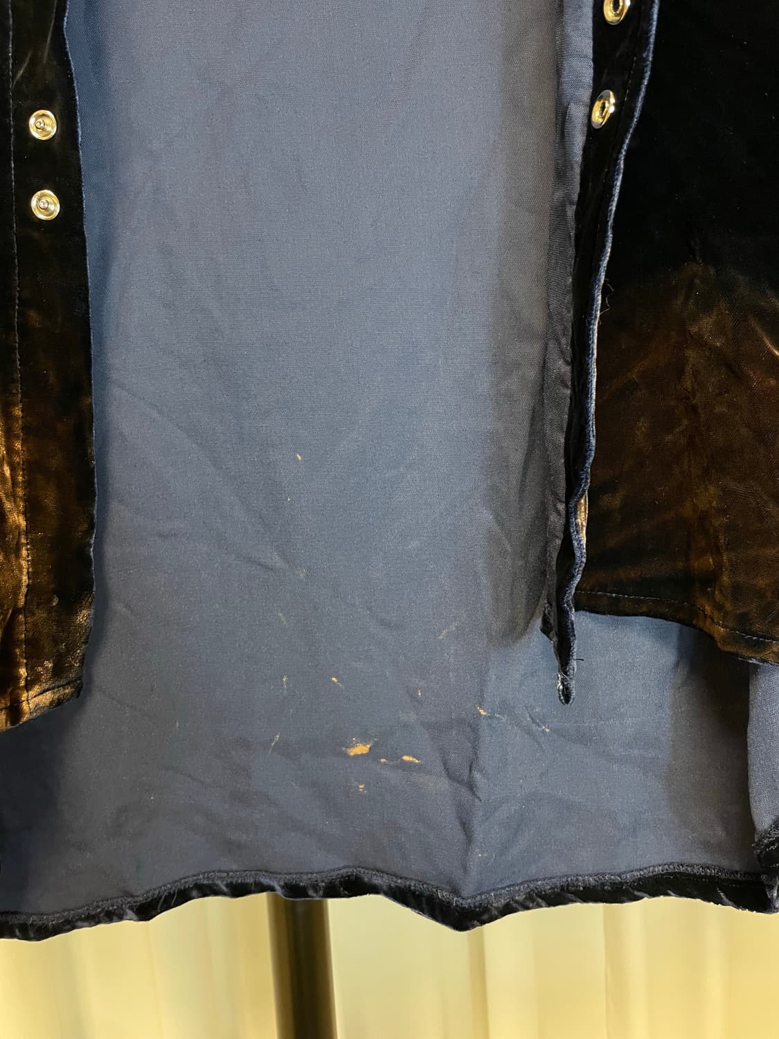 생로랑 오버사이즈 블리치드 벨벳 셔츠 상품이미지8