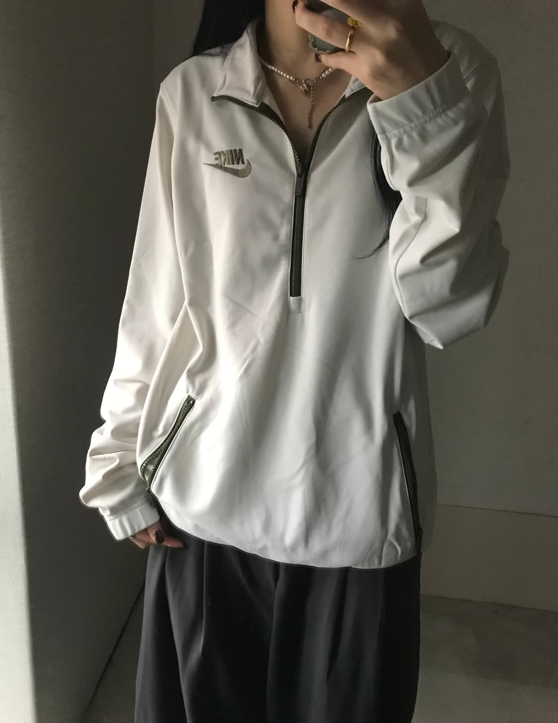 나이키 화이트 카키 반집업 상품이미지3