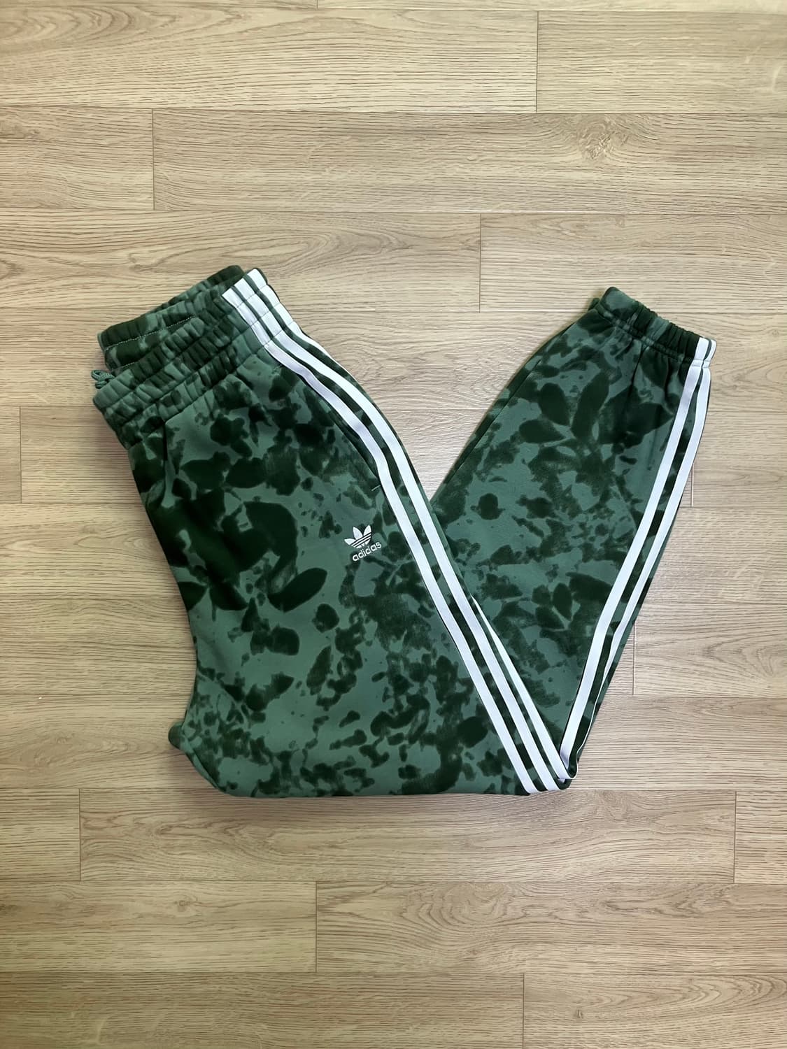 [M] 아디다스 AOP 스웻 팬츠 - 그린 상품이미지1
