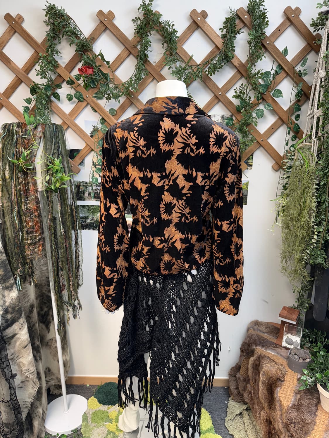 Brown oriental floral seethrough 벨벳 블라우스 상품이미지7