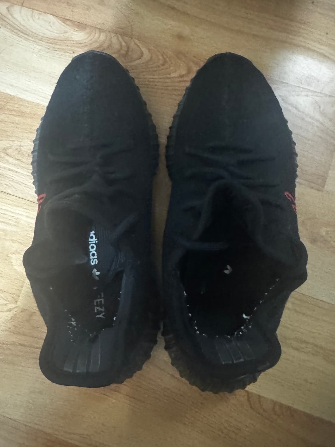 이지부스트350 v2 블랙레드 상품이미지1