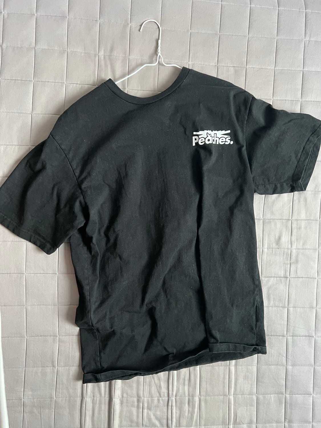 르세라핌 피치스 티셔츠 상품이미지3