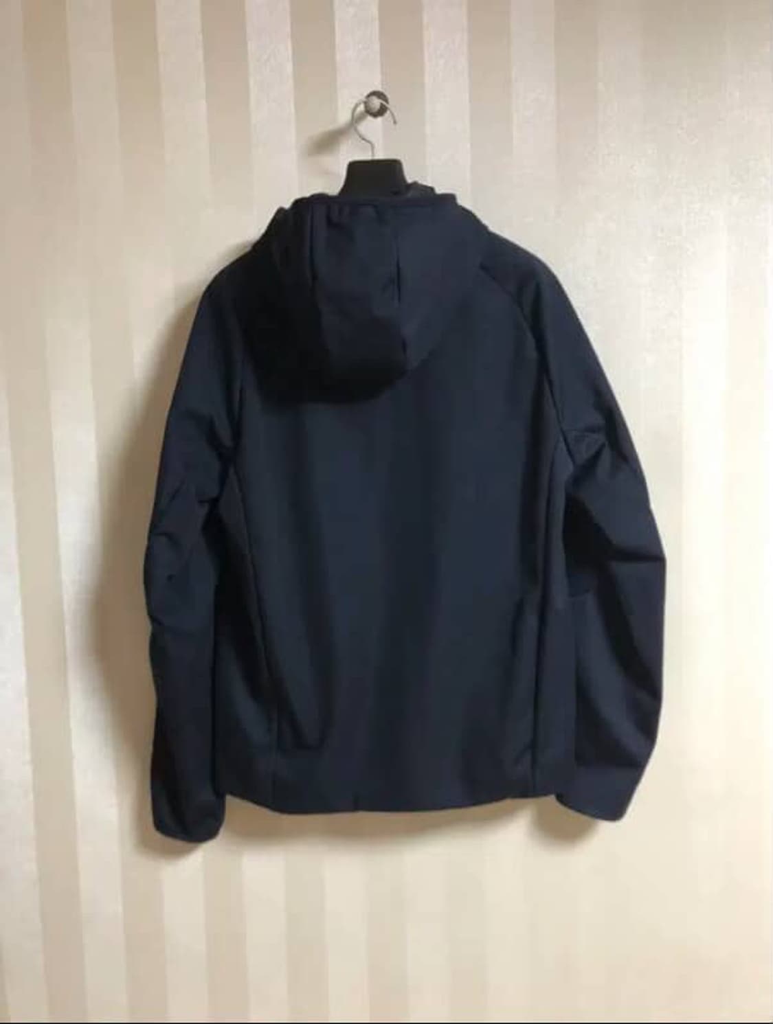 폴로 하이브리드 경량패딩 팝니다 상품이미지5