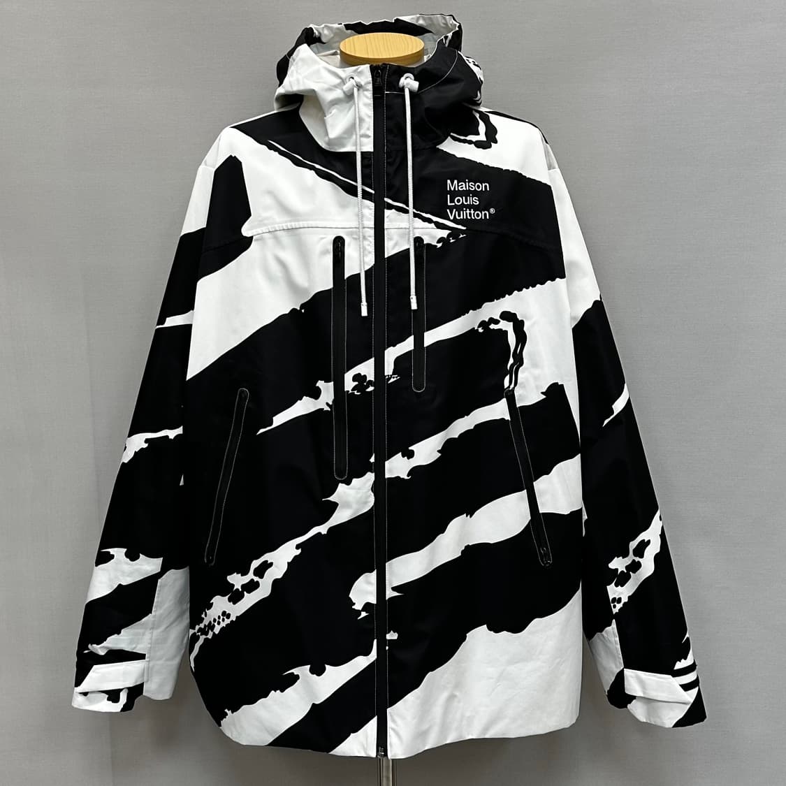 루이비통 본디드 그래픽 쉘 재킷 ( 110 ) 상품이미지1