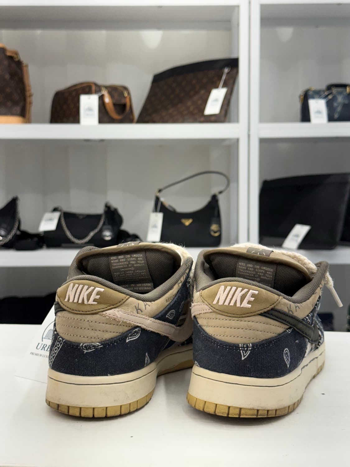 [270] 나이키 X 트래비스 스캇 SB 덩크 로우 상품이미지4