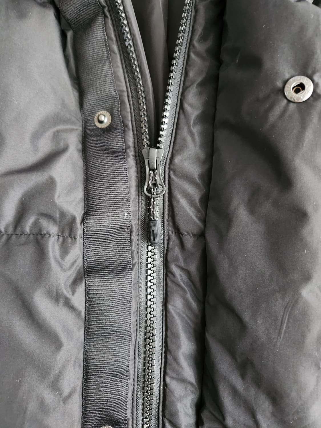 새상품급)탑텐 블랙 롱패딩 털빵빵해요 사이즈M


오염 하자 없이 깨끗해 상품이미지5