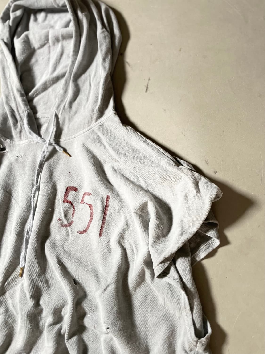  KZ Atelier Hand Distressed Hood tee 상품이미지3