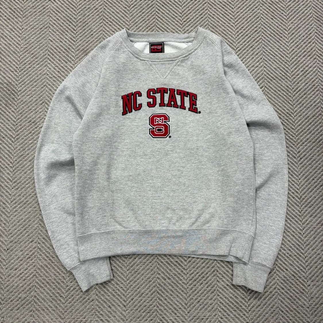 Genuine Stuff 노스캐롤라이나 맨투맨 v2559 상품이미지1