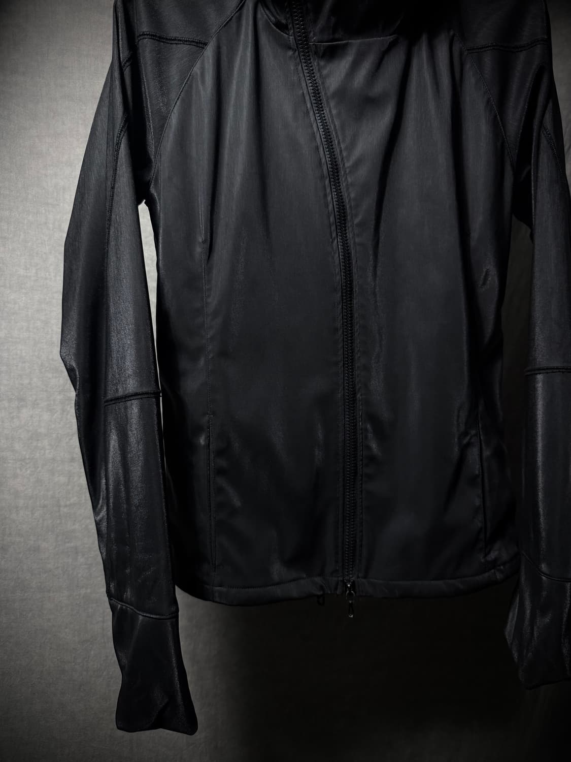 립반윙클 비대칭 하이넥 코팅 후드집업 상품이미지4