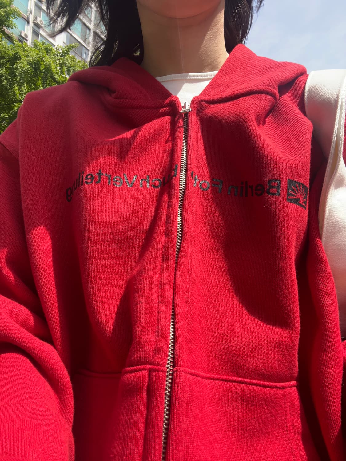 베를린포토북디스트리뷰션 로고 후디 red s 상품이미지4