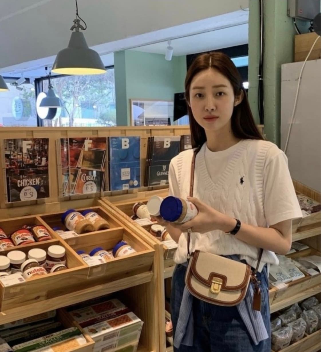 폴로 랄프로렌 우먼 케이블 니트 코튼 슬리브리스 스웨터 차정원 착용 상품이미지1