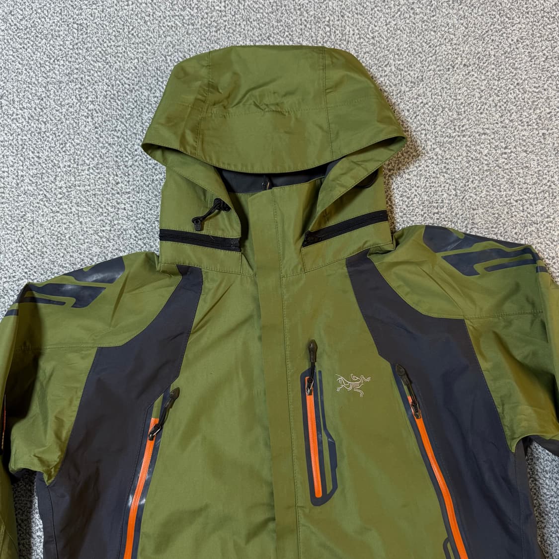 아크테릭스 바람막이 M 상품이미지4