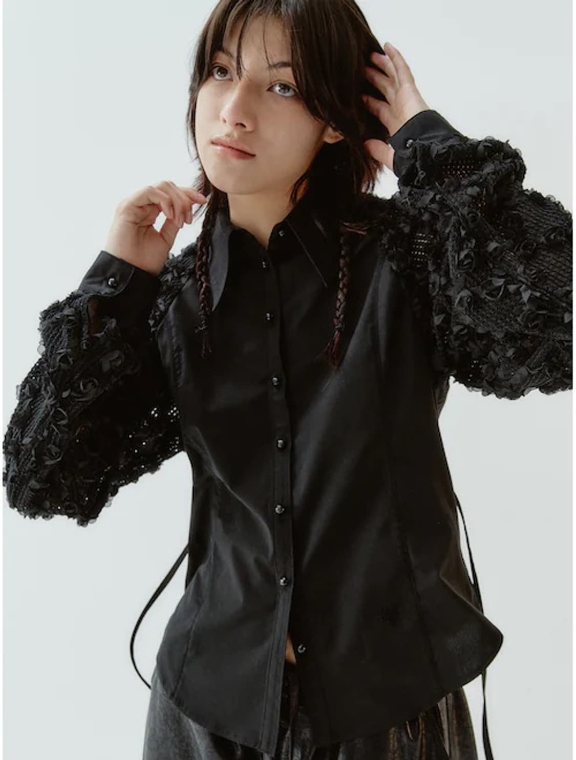김미더영 플라워 니트 슬리브 셔츠 블랙  상품이미지1