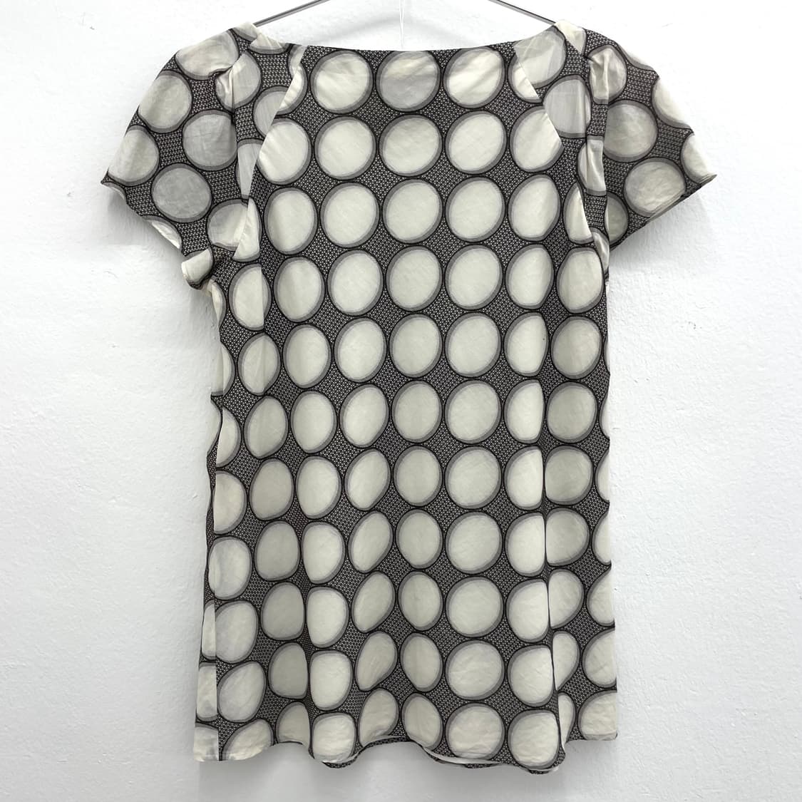 Abstract circle print cap sleeve blouse 상품이미지2