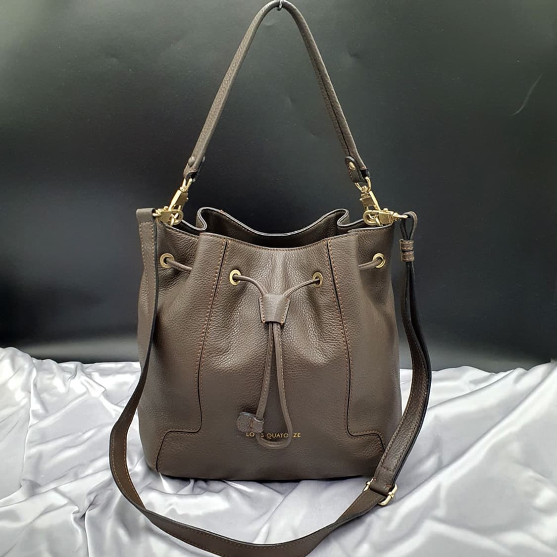 루이까또즈 가죽 복조리 숄더백 크로스백 중고 가방 은피아노 상품이미지2