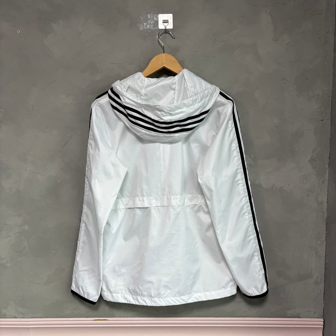 아디다스 화이트 바람막이 상품이미지5