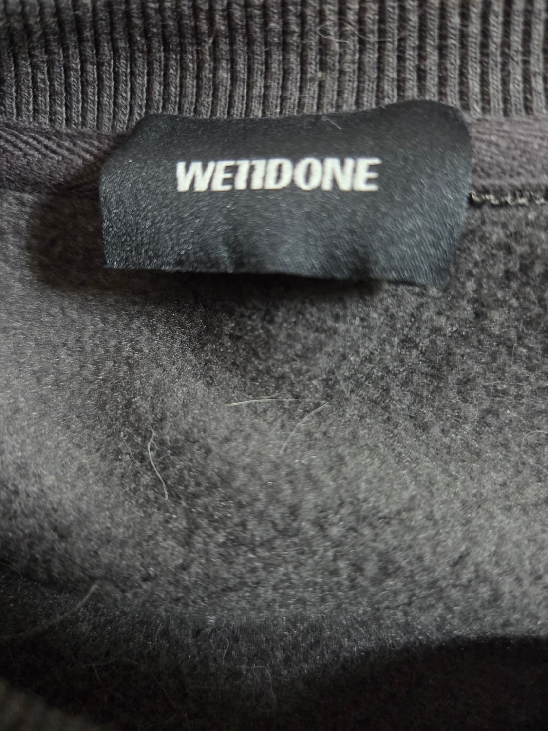 웰던 WELLDONE 블랙 맨투맨 티셔츠 상품이미지3