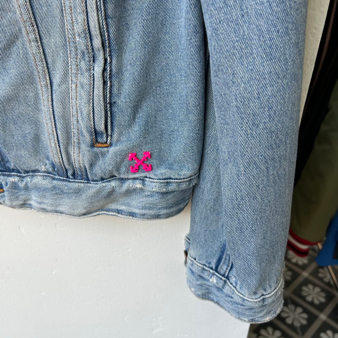 16643 - 19F/W 오프화이트 11주년 푸시아 데님 자켓 상품이미지5