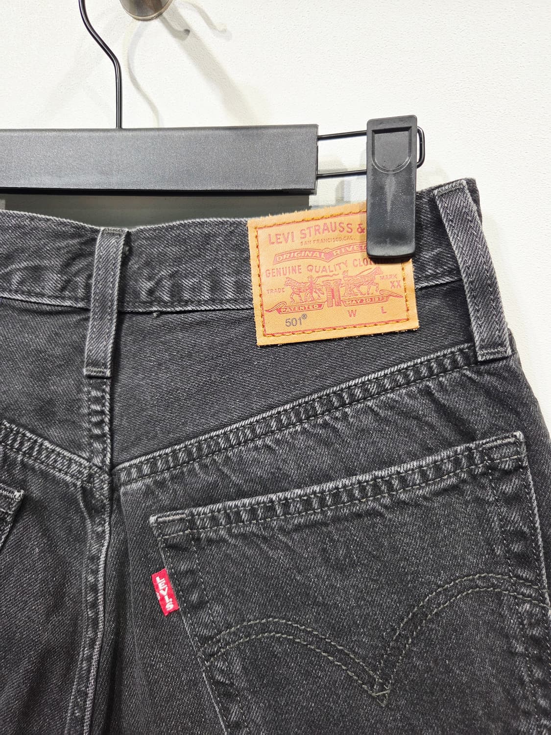 리바이스 501. 여자 흑청 데님 숏팬츠_24 상품이미지5