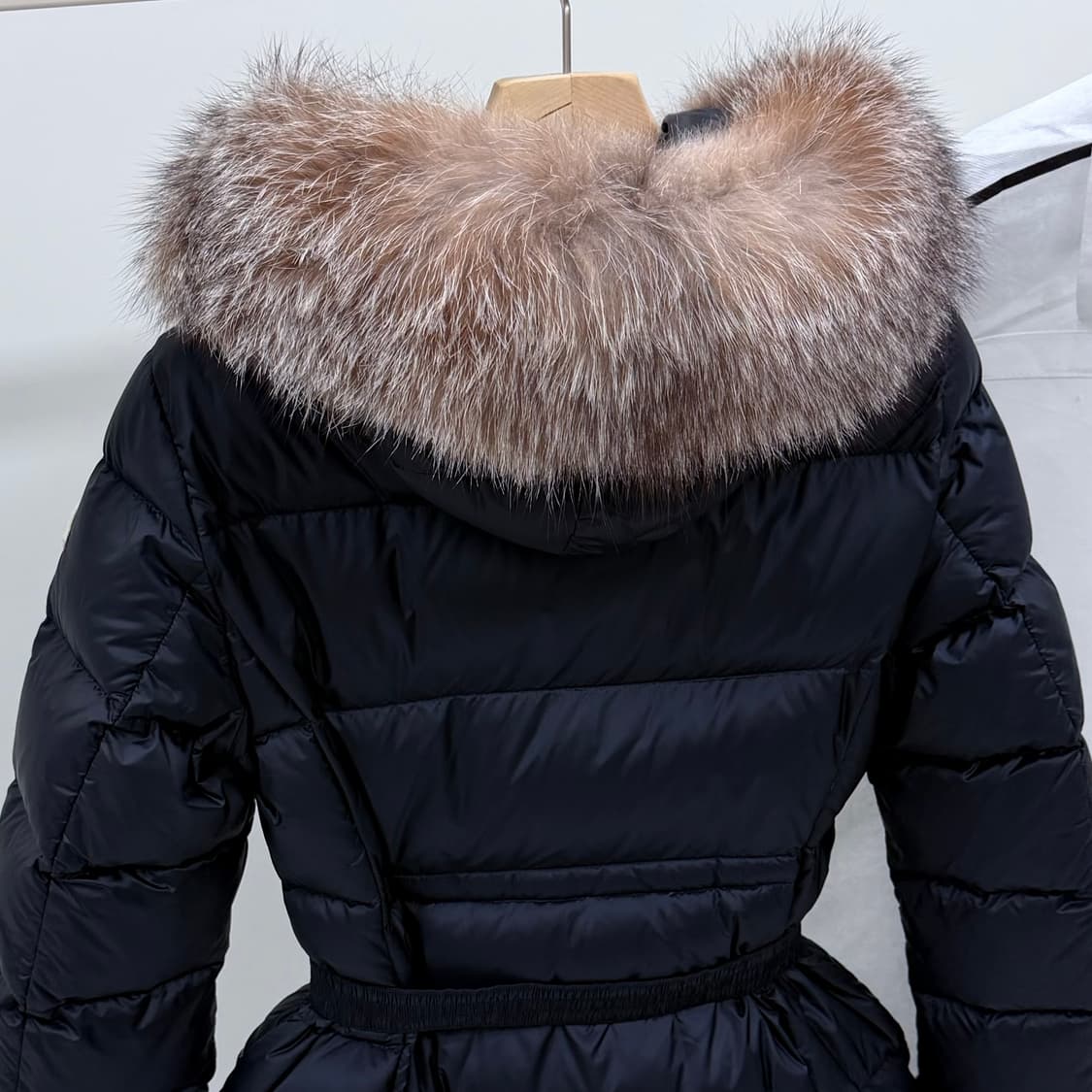 [S+급/0] 몽클레어 보에딕 여성패딩 블랙 폭스퍼 풀구성 상품이미지5