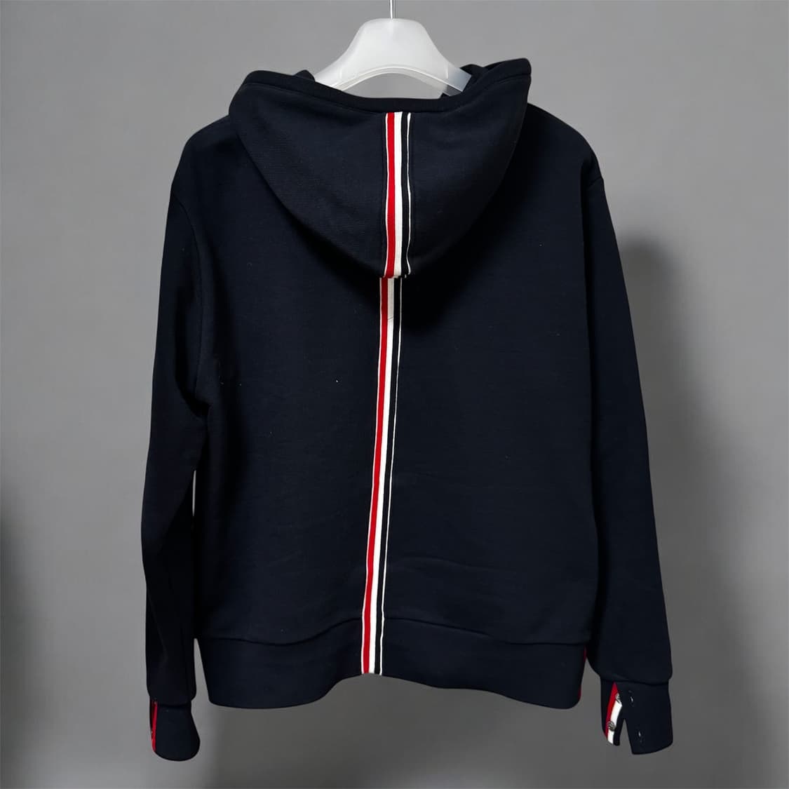 [신형 / 새상품급] 톰브라운 백삼선 후드티 네이비 상품이미지2