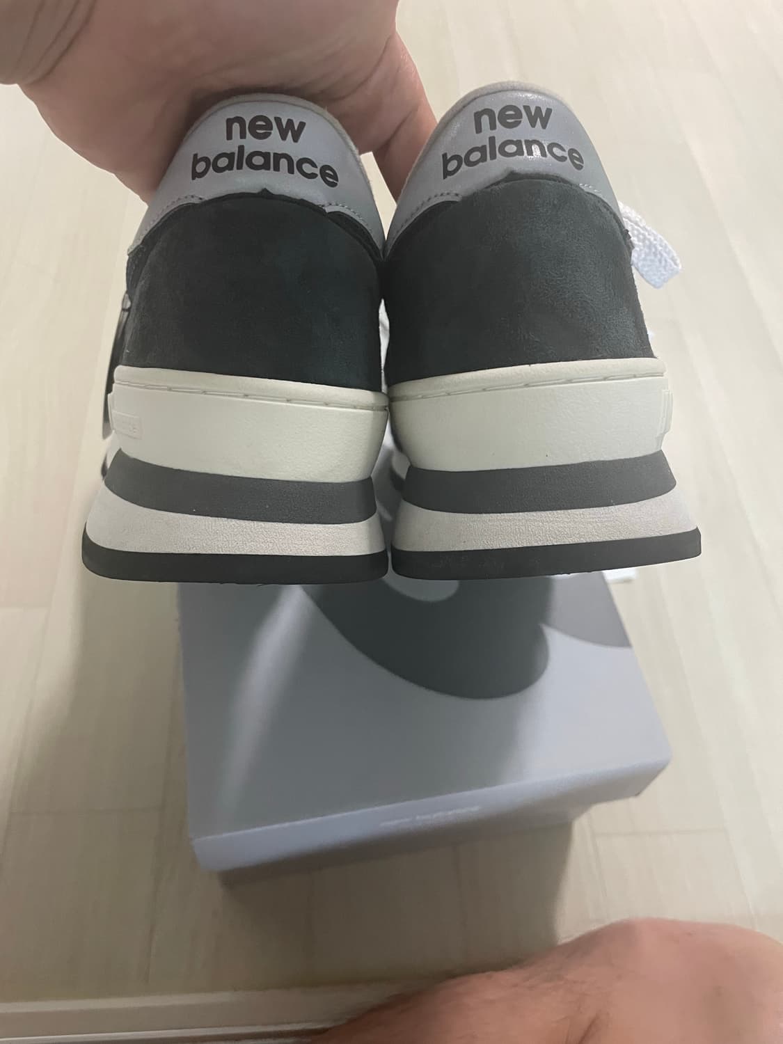 뉴발란스 990v1 miu 네이비 260팝니다 상품이미지3