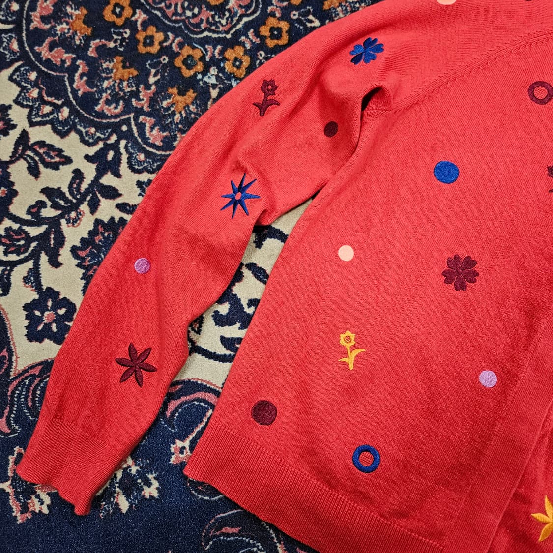 (국내매장) 폴스미스(P.S) 플라워 자수 디테일 다홍 가디건  상품이미지4