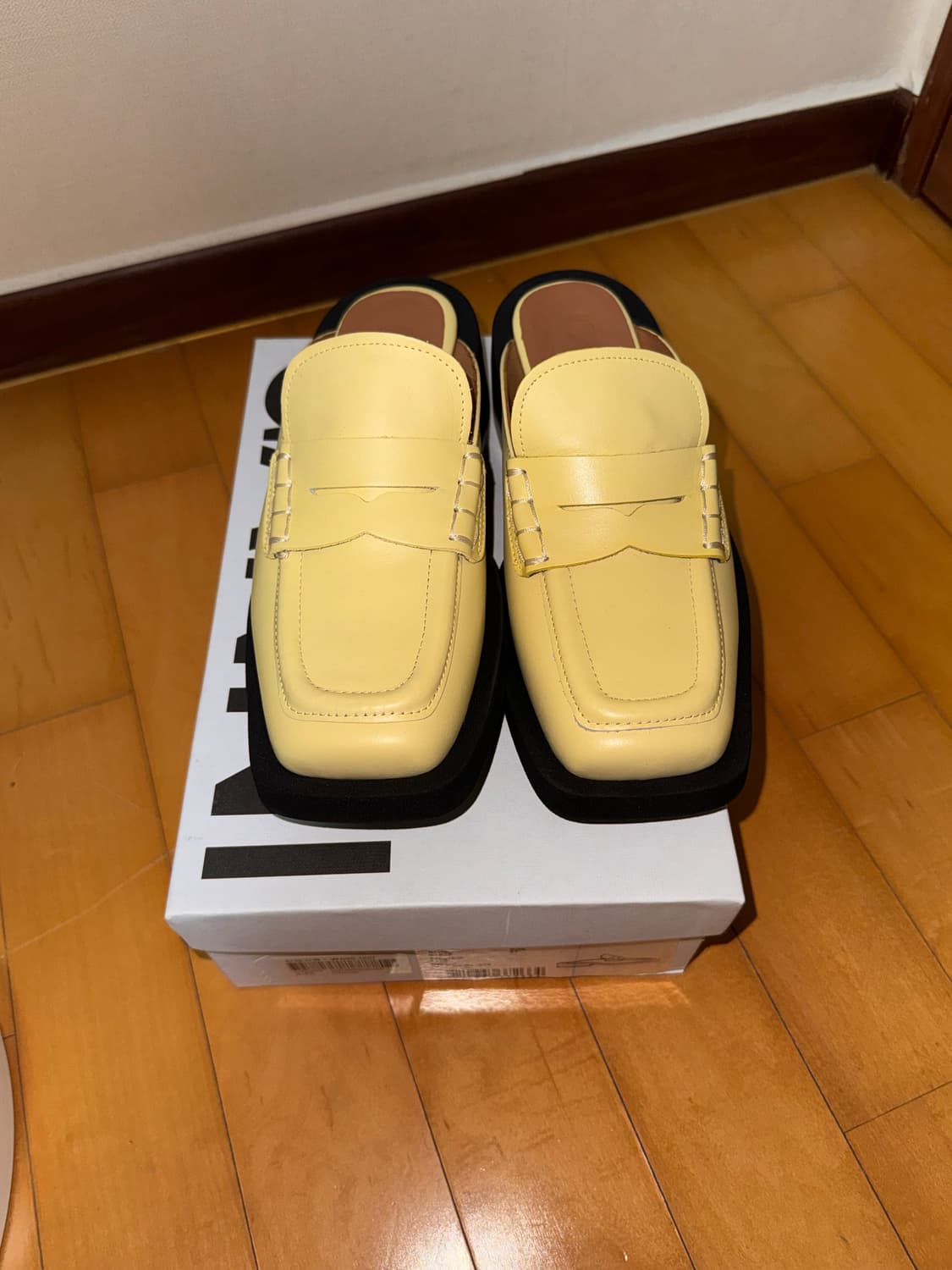 가니 GANNI 옐로우 뮬 로퍼 새상품 상품이미지2