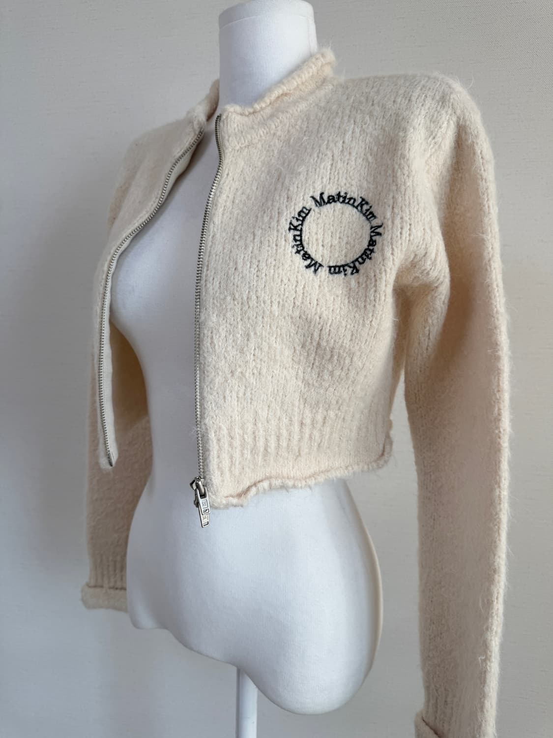 마뗑킴) 코지 니트 크롭 집업 가디건 상품이미지6