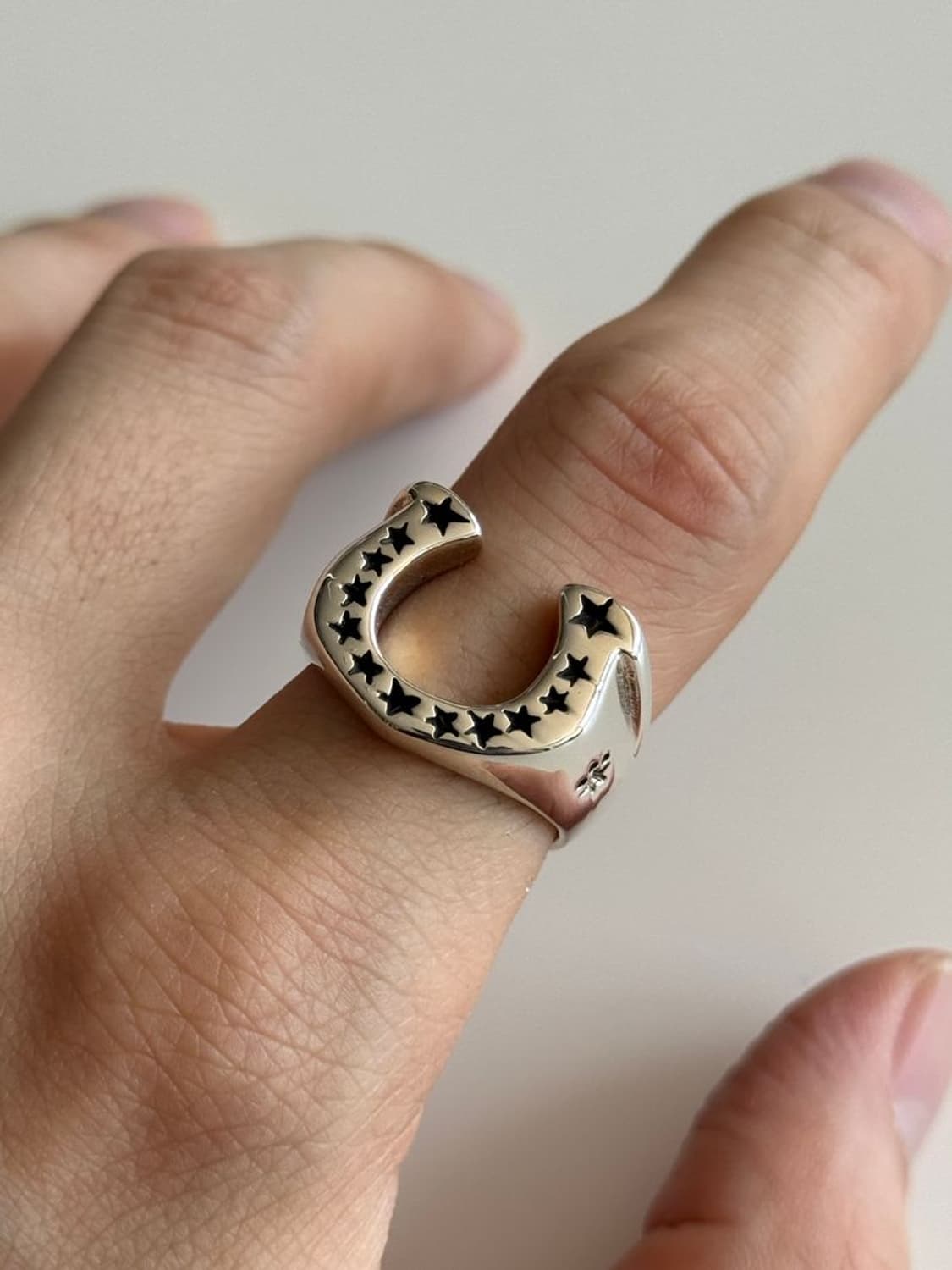THICK STAR RING 두꺼운 별 고리 상품이미지1