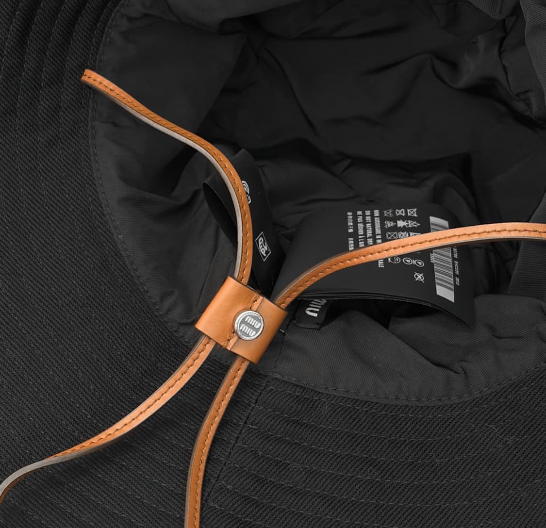 [S] 미우미우 로고 드릴 자수 코튼 데님 버킷햇 모자 블랙 화이트 상품이미지7