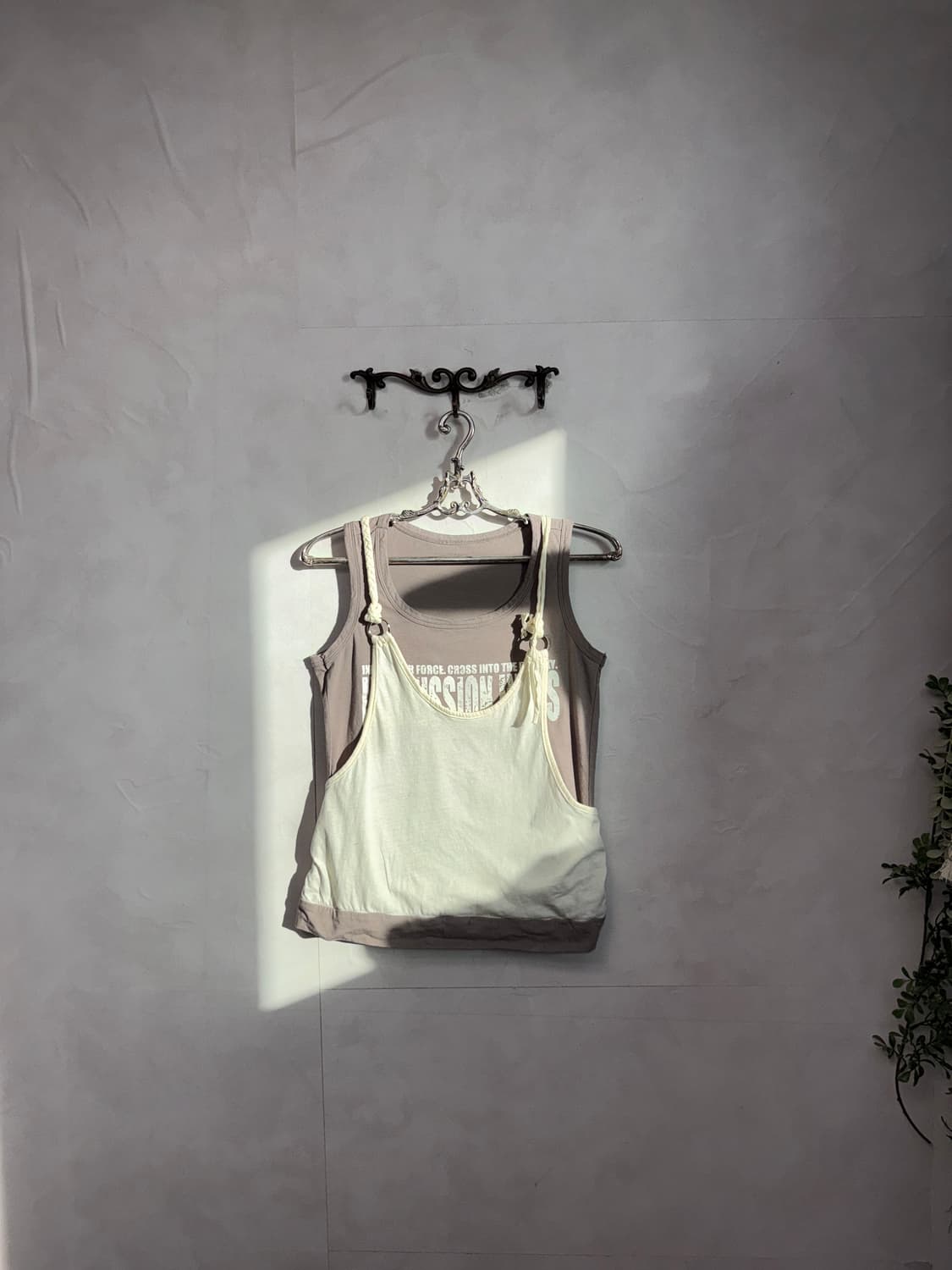 Brown lettering layered sleeveless 상품이미지2