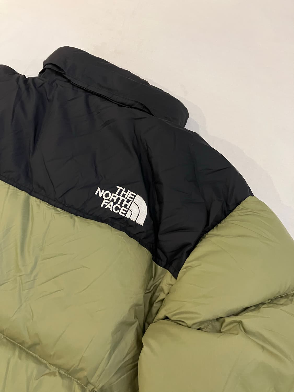 대대장 노스페이스 700필 눕시 패딩 카키 상품이미지3