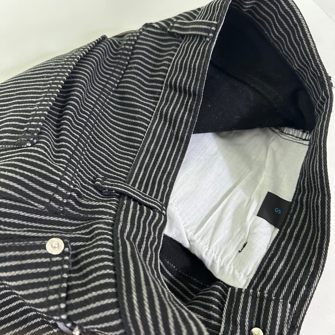 S 빈티지 VTG 블랙워시드 벌룬와이드핏 스트라이프 데님팬츠 상품이미지4