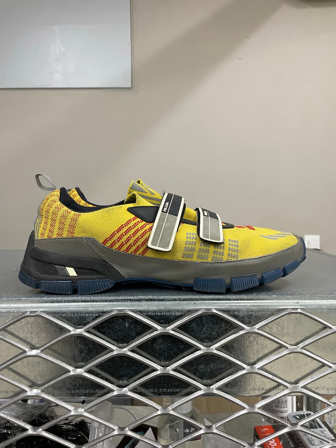 프라다 크로스섹션 스니커즈 옐로우 8 상품이미지4