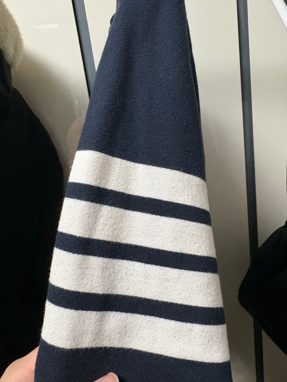 [풀구성/정품] 톰브라운 네이비 맨투맨 4사 상품이미지5