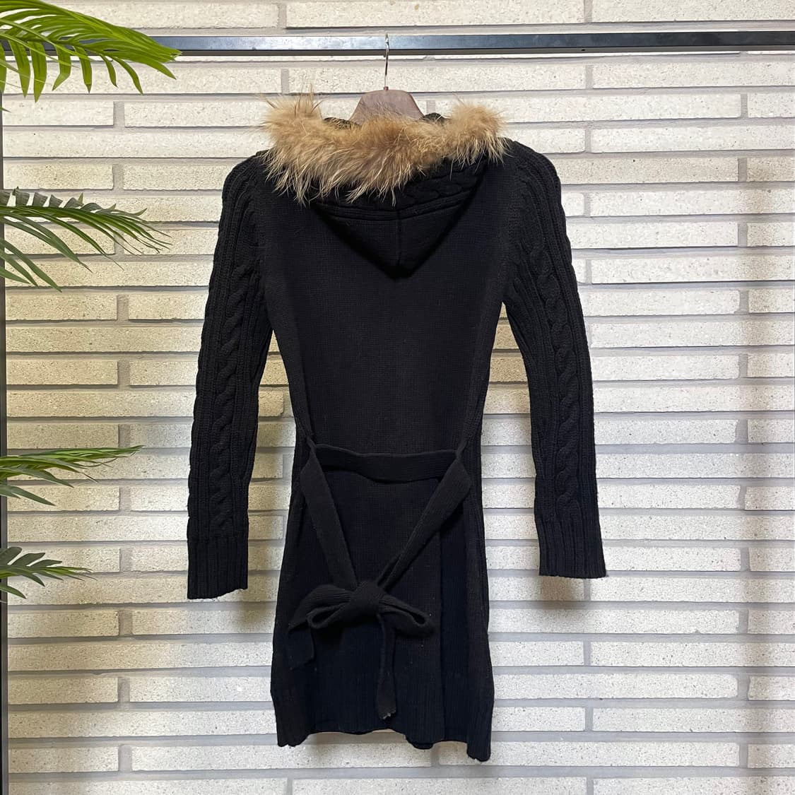 JPN VINTAGE 꽈배기 니트 롱 가디건 벨트 퍼 후드 디테일 블랙 상품이미지3