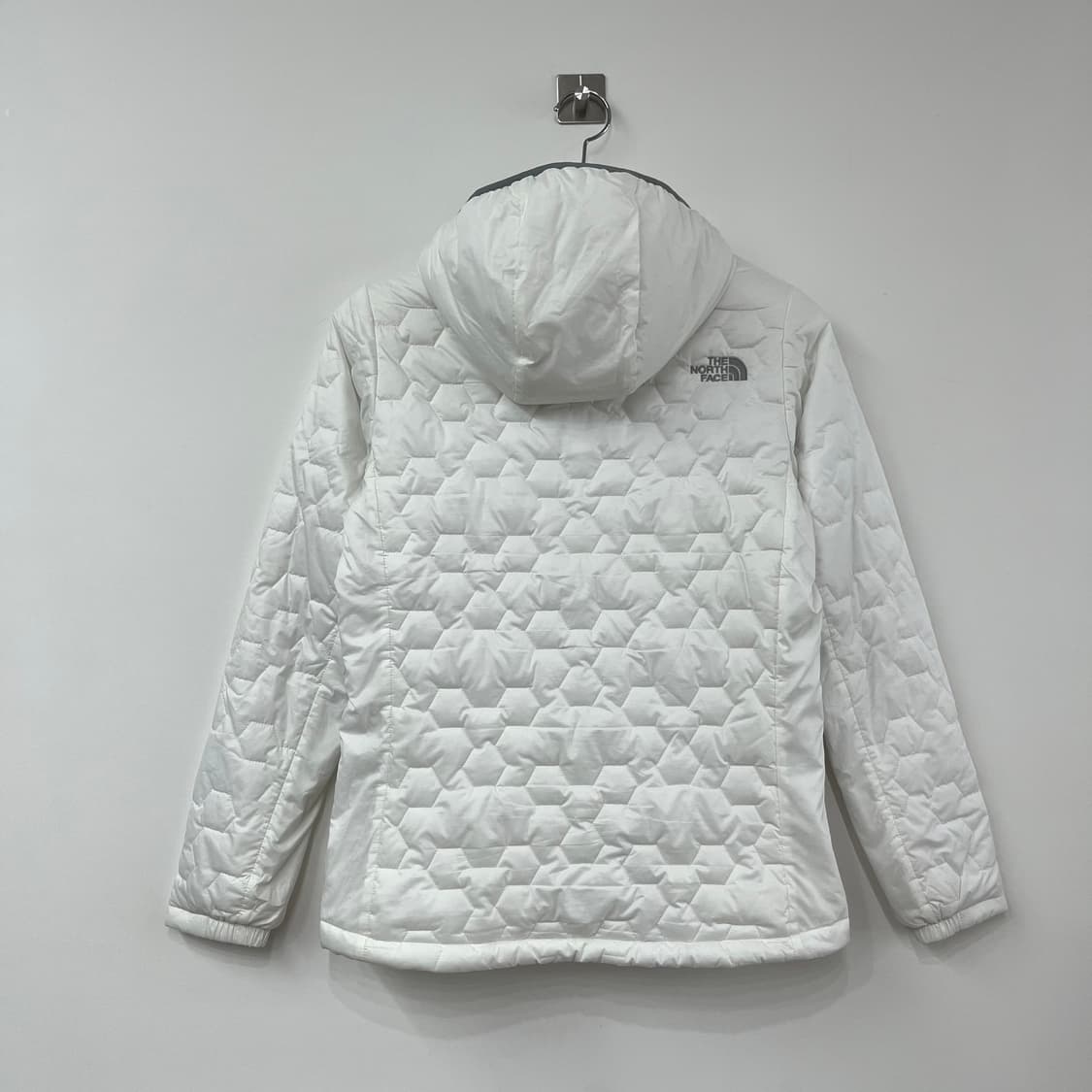 노스페이스 실버 자수로고 화이트 경량 패딩 자켓 상품이미지3