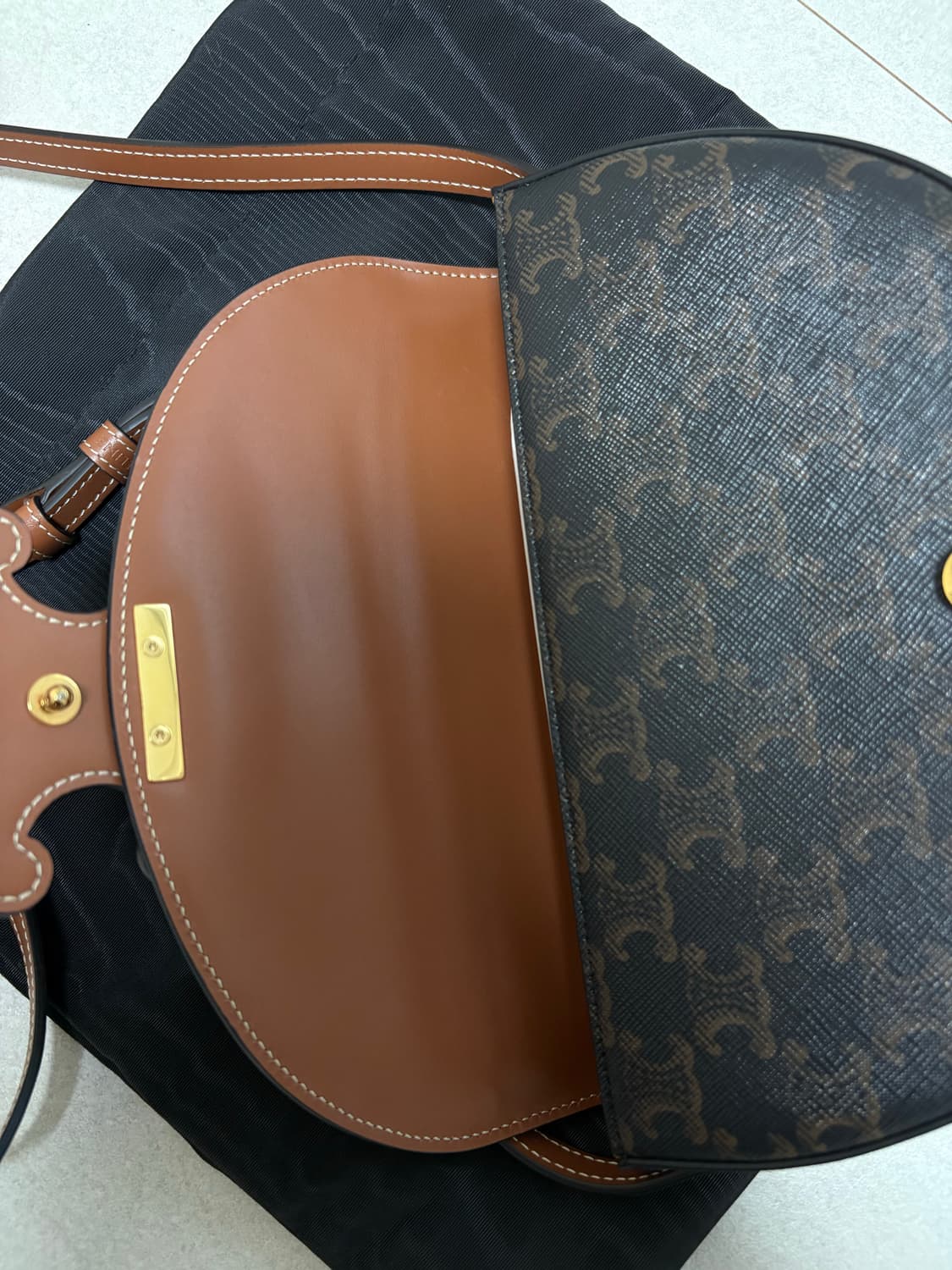 셀린느 퀴르 트리옹프 베사체 상품이미지4