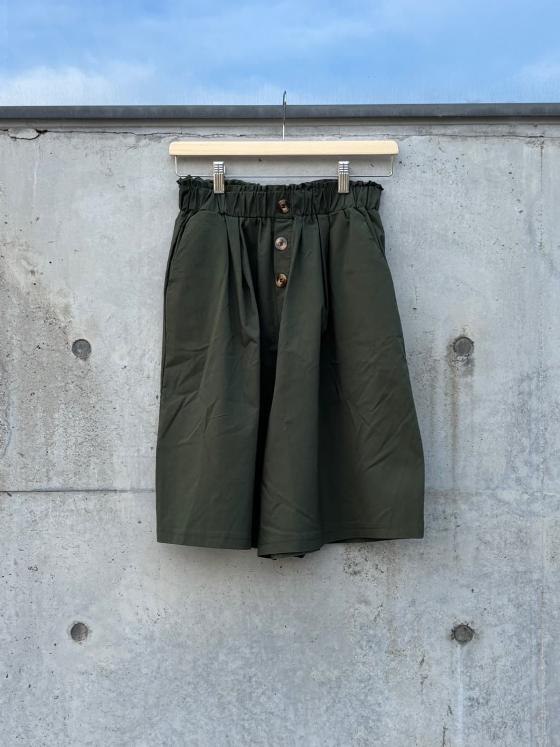 Green Button Bermuda Pants 상품이미지1