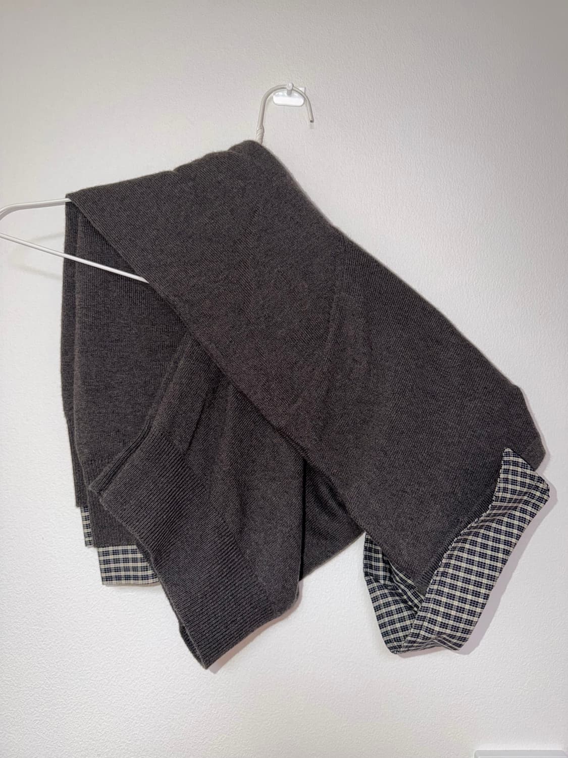 그로브 체크 카라 니트 다크그레이 상품이미지3