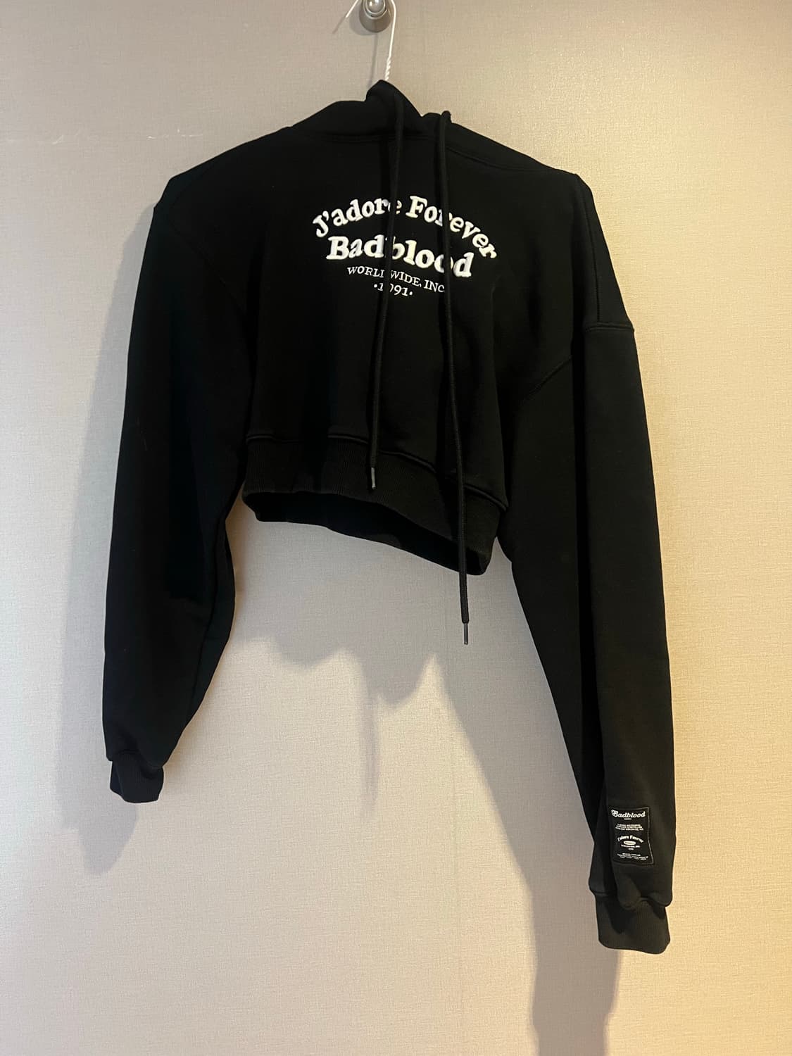 배드블러드 크롭 후드 상품이미지1