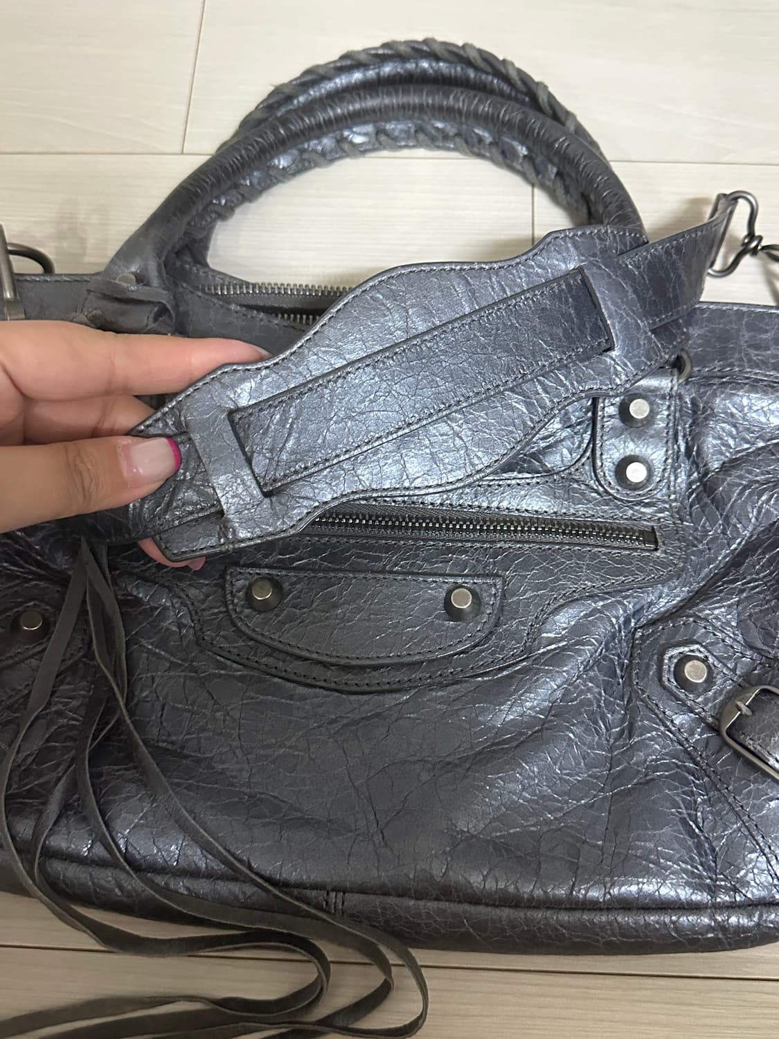 발렌시아가 퍼스트 모터백 스몰 메탈 블루 그레이 상품이미지7