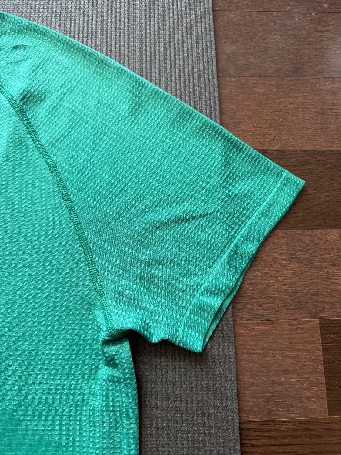 룰루레몬 메탈 벤트 테크 티셔츠 남성 m 사이즈 판매합니다. 상품이미지4