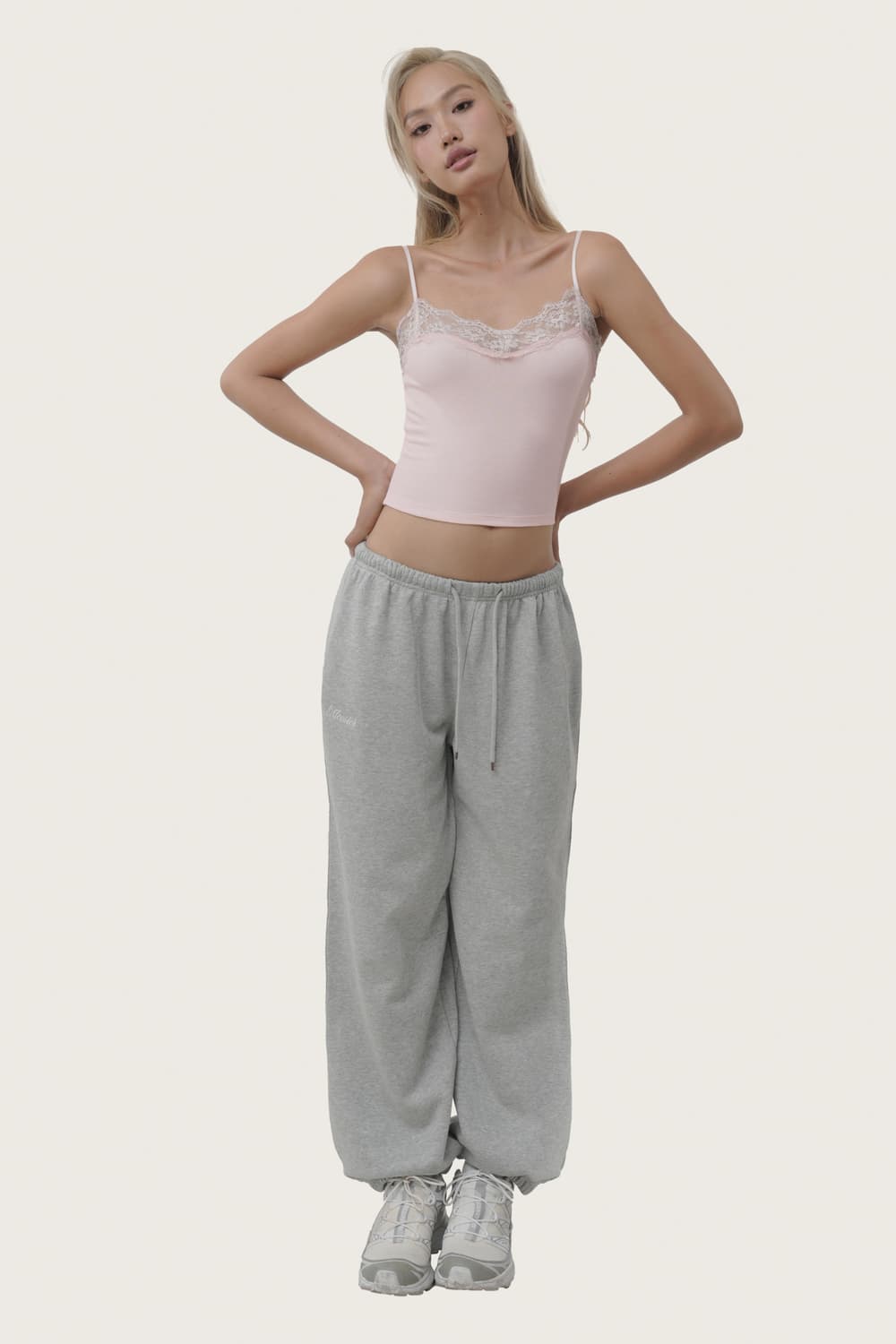 (구합니다) 클리시어 베이직 로고 스트링 조거 팬츠 그레이 상품이미지1