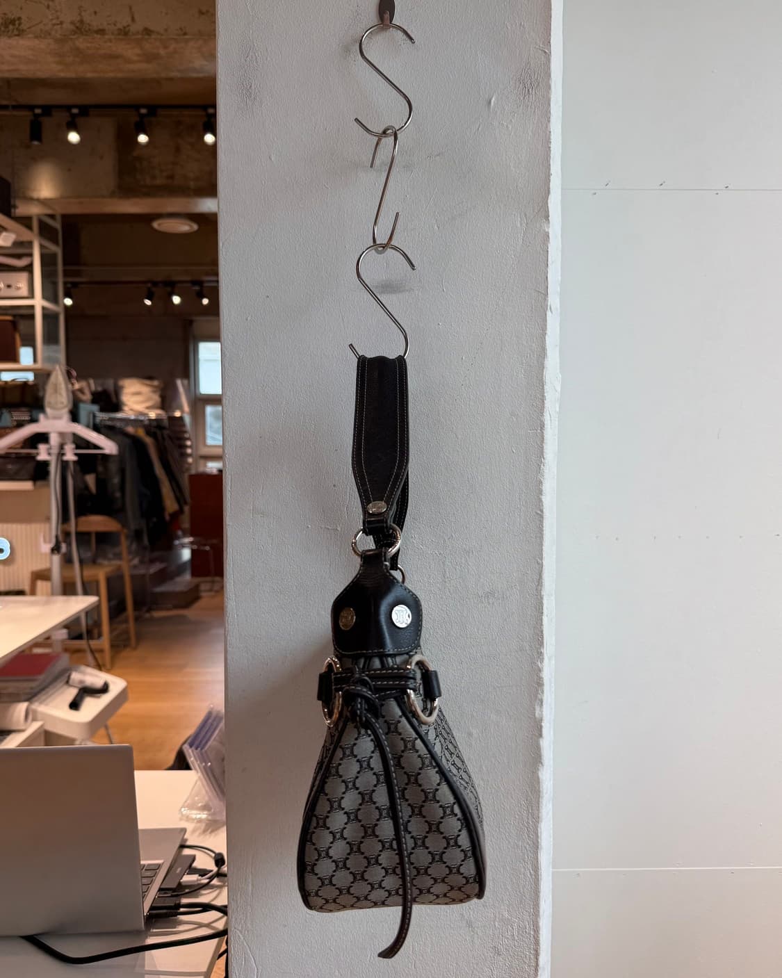 셀린느 마카담 캔버스 숄더백 상품이미지6