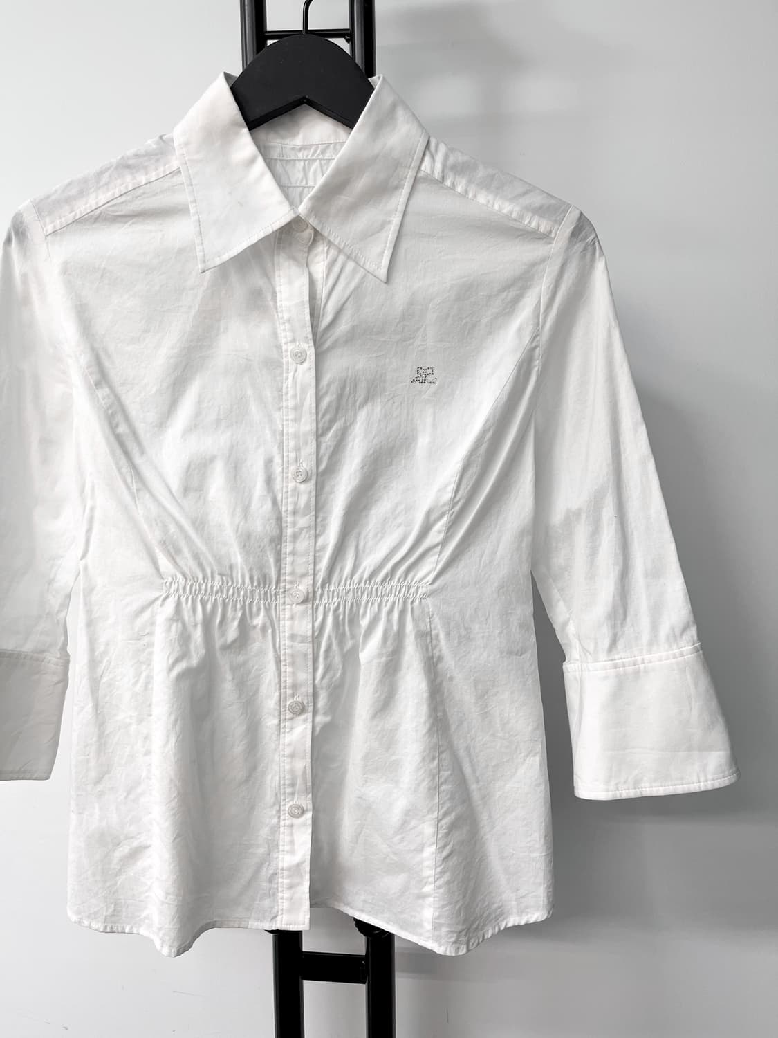 꾸레쥬 큐빅 로고 블라우스 상품이미지3